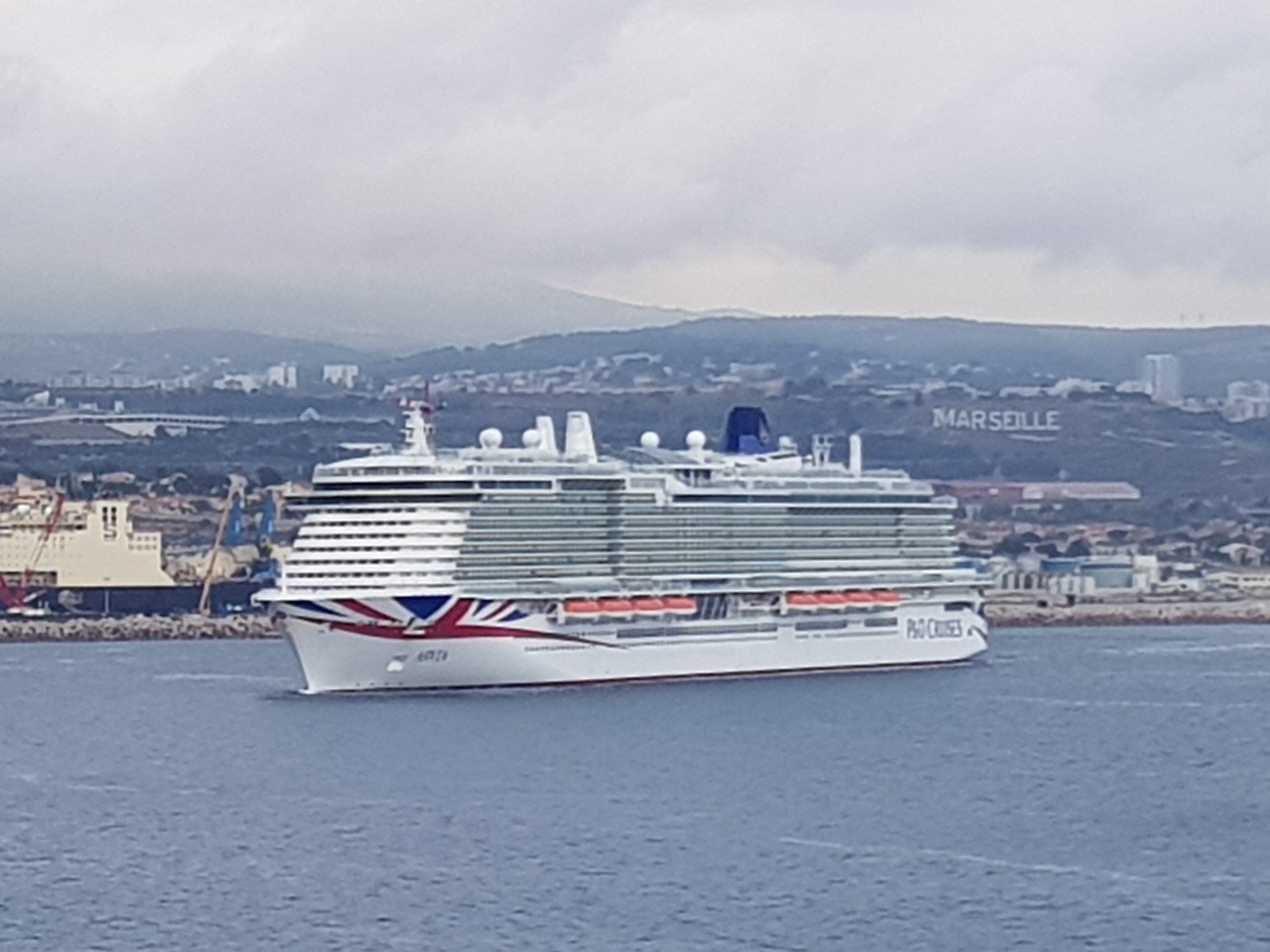 P&O Arvia cruise ship at sea